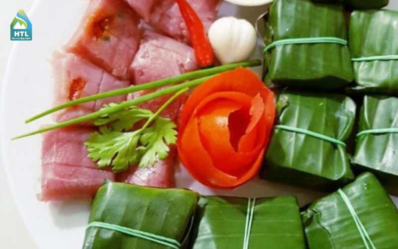 Nem Chợ Huyện – đặc sản nức tiếng của huyện Tuy Phước, Bình Định, được làm từ thịt heo tươi, lên men tự nhiên và gói bằng tay hoàn toàn. Mỗi chiếc nem là cả một quá trình tỉ mỉ, truyền từ đời này sang đời khác.