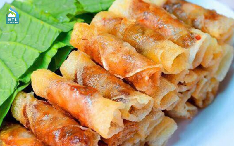 Chả ram tôm đất – cuốn nhỏ, nhân đầy, chiên lên giòn tan, thơm lừng hấp dẫn, ăn là ghiền, chấm là mê, món ngon trứ danh Bình Định!