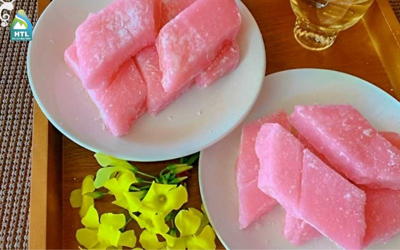Bánh hồng Tam Quan – dẻo mềm, ngọt nhẹ, thơm hương nếp quê.